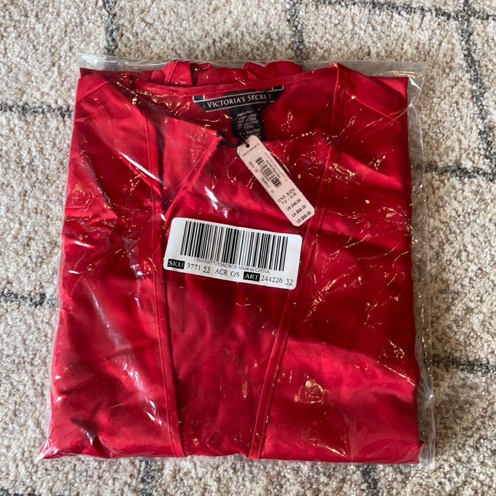 NWT Victoria’s Secret Robe